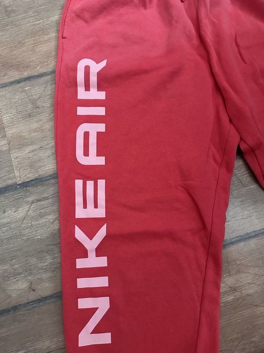 червено долнище Nike