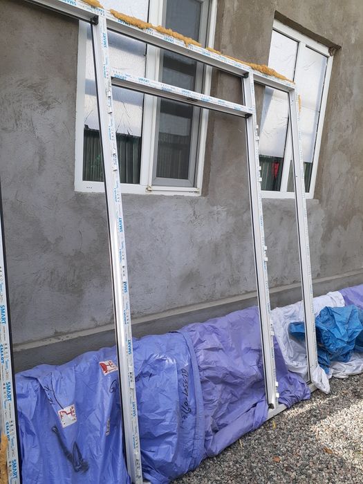 Пластиковая перегородка стояла в контейнере