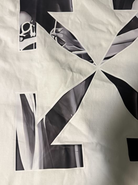 Tricou off white arrows