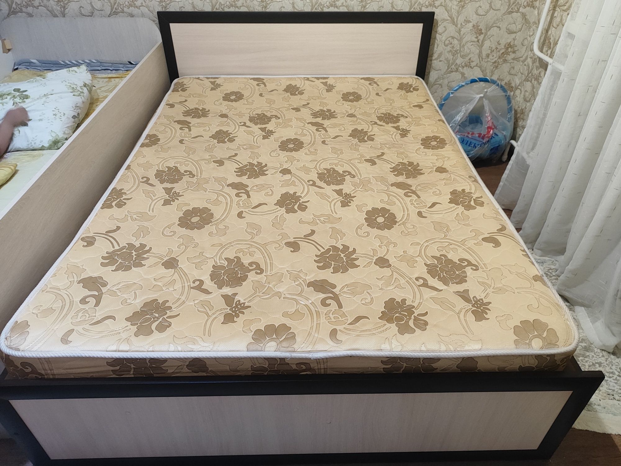 Продам двухспальную кровать