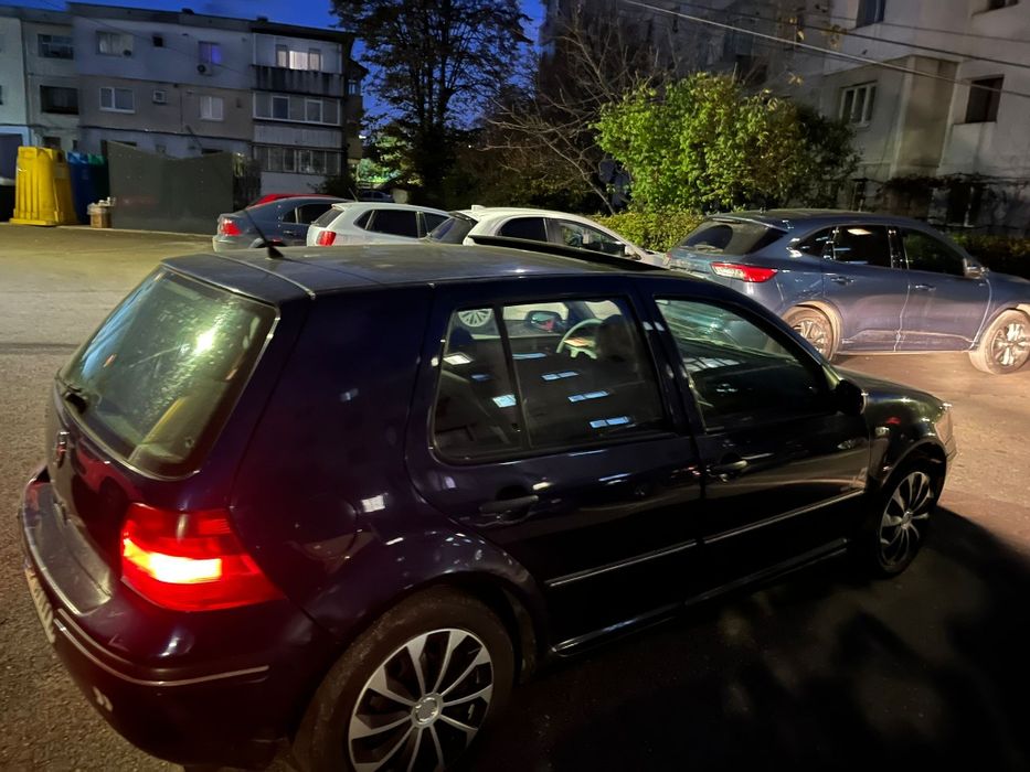 Vând golf 4 benzina