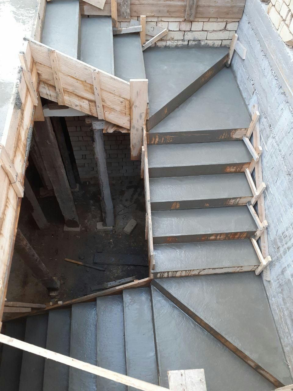 Зина лестница из бетон