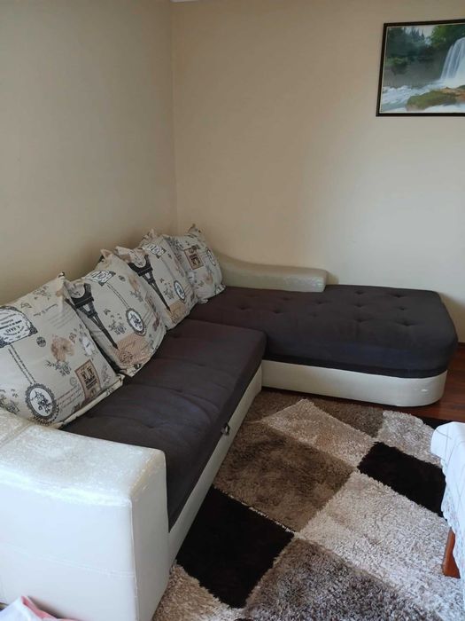 Голям диван за хол