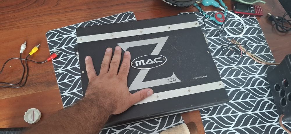 Мощен авто усилвател 600W RMS