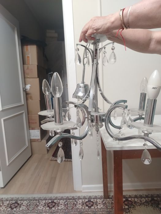 Срочно продаю люстру в хорошем состоянии