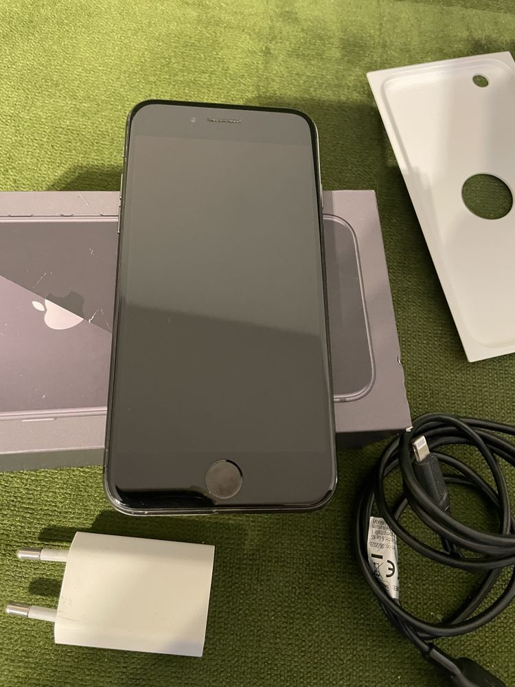 Iphone 8 64 gb space grey перфектен