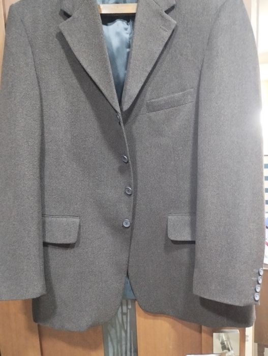 Продаются мужские костюмы