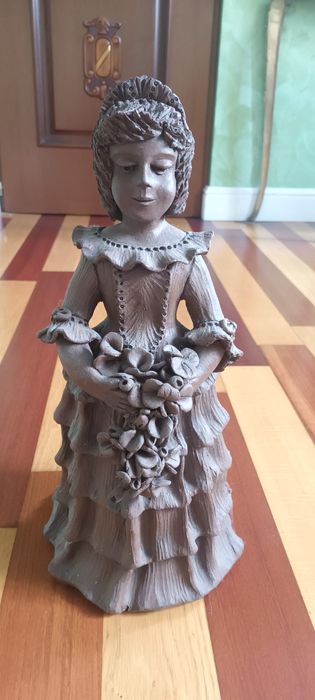 Statuie din Lut ,Semnata