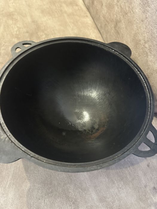 Продам казан 6л круглое дно