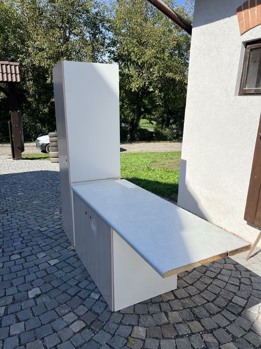 Mobila din doua corpuri