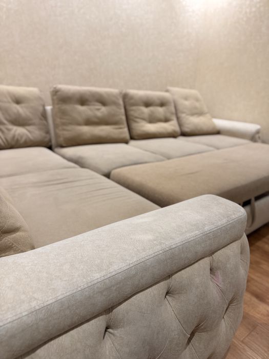 Продаю удобный и аккуратный диван в хорошим состоянии.