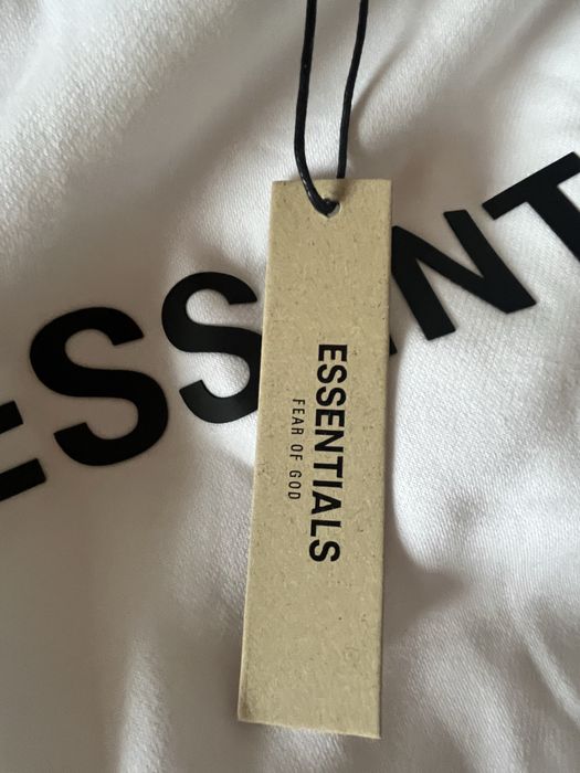 Екип на essentials