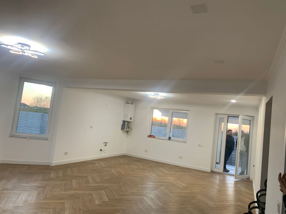 Casă spațioasă cu 4 camere, într-o zona cu acces rapid din oras.