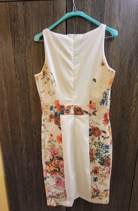 Комлект от две части - рокля и сако с флорални мотиви