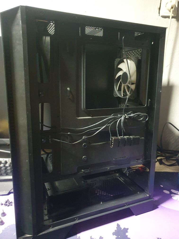 Vând carcasa pc segotep