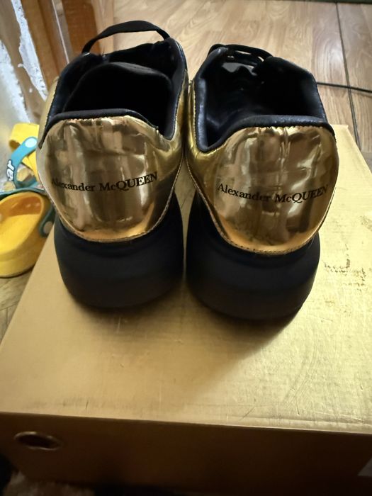 крассовка аёллар учун сотилади холати яхши