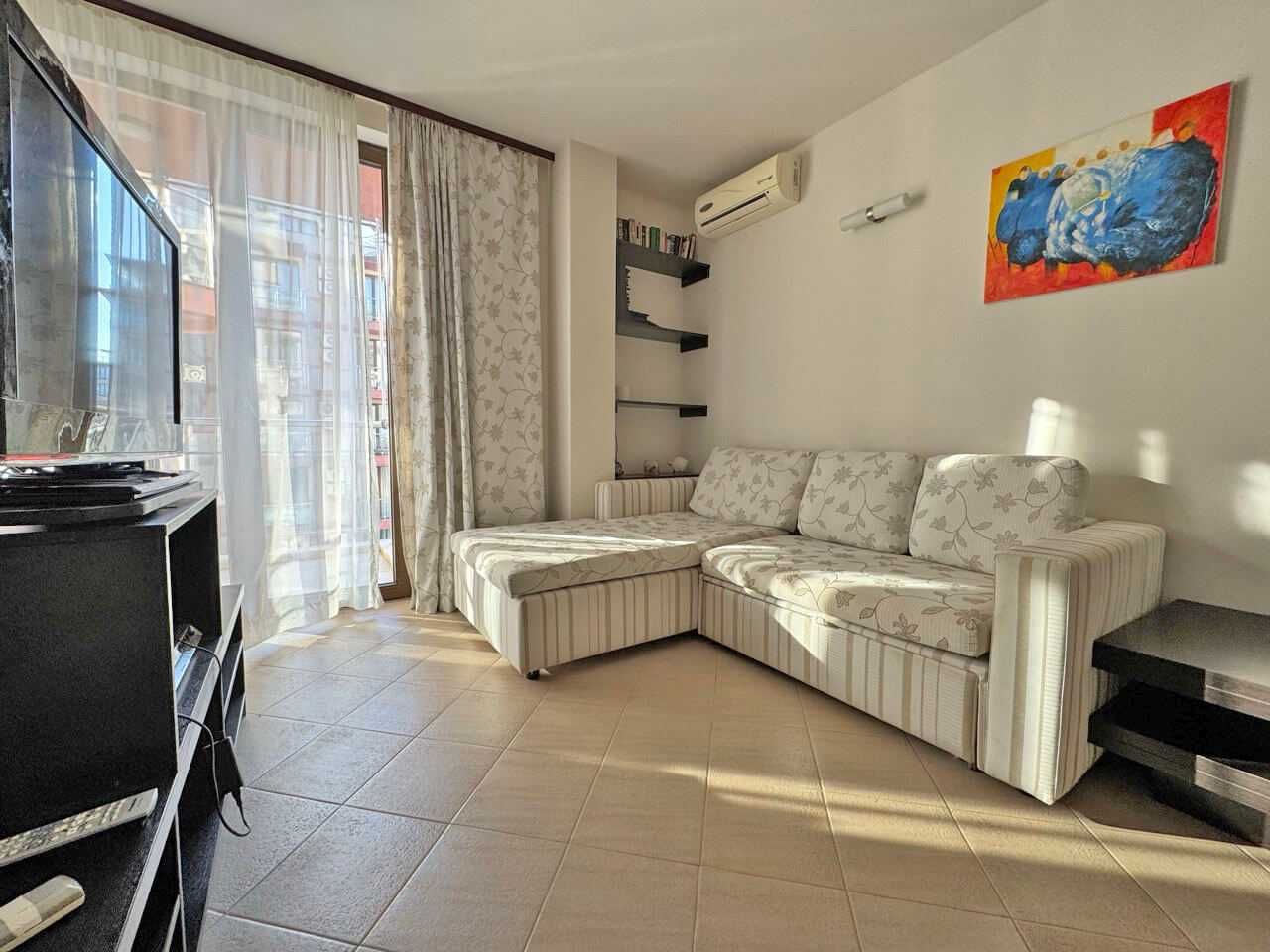 Продава се Двустаен апартамент в к.к. Слънчев бряг - 72 кв.м за 1110 €/кв.м - Снимка #2