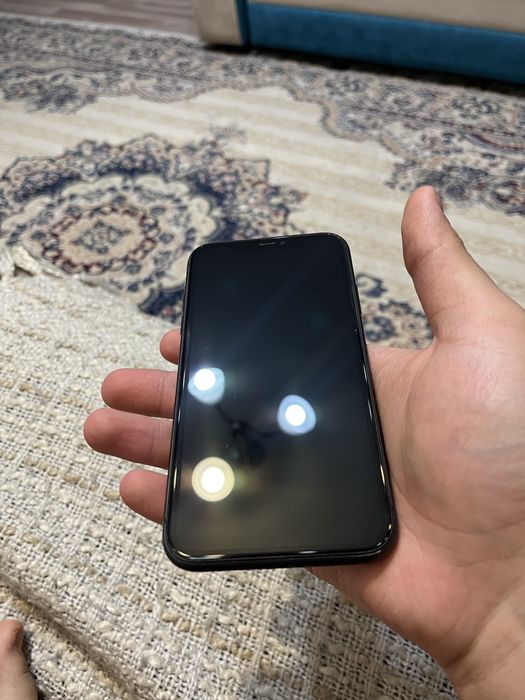 Продам айфон 11 не работает