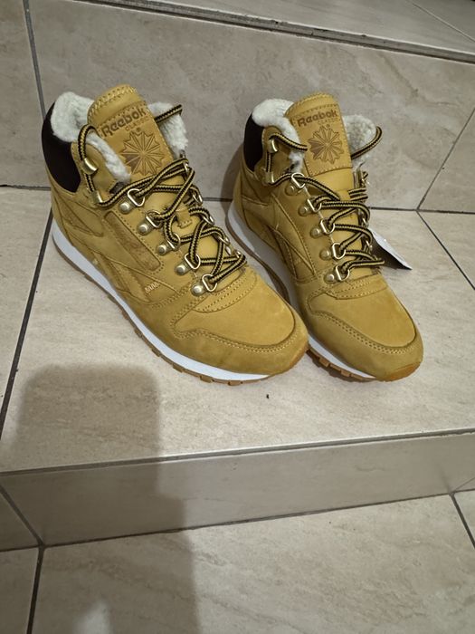 Продам зимние кроссовки Reebok