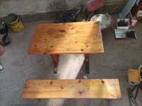 Дървена маса с пейка