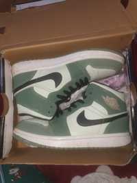 Vand Jordan 1 mid.