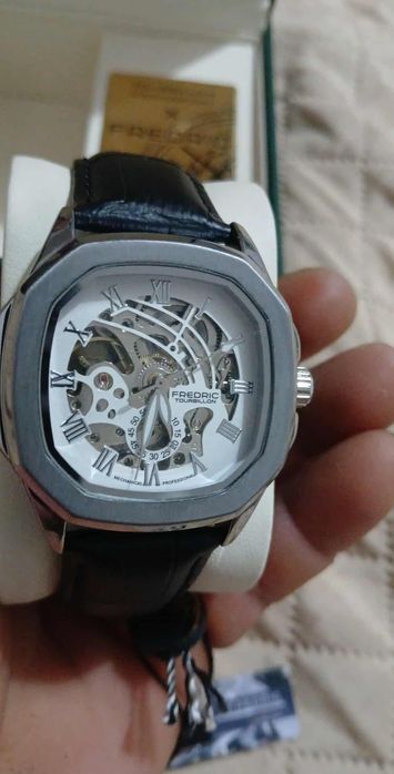 Ceas Fredric nou
