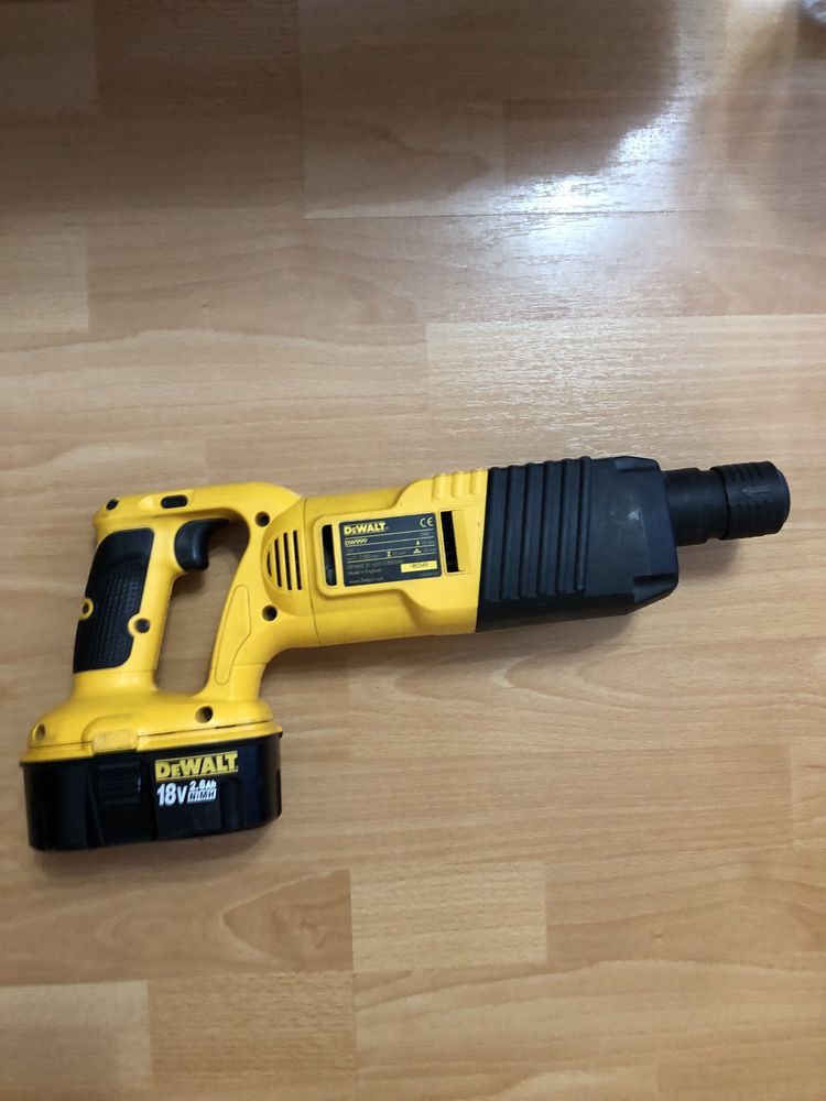 Bormașină de găurit Dewalt DW999 SD