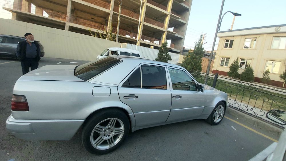 Srochna sotiladi Mercedes benz 124