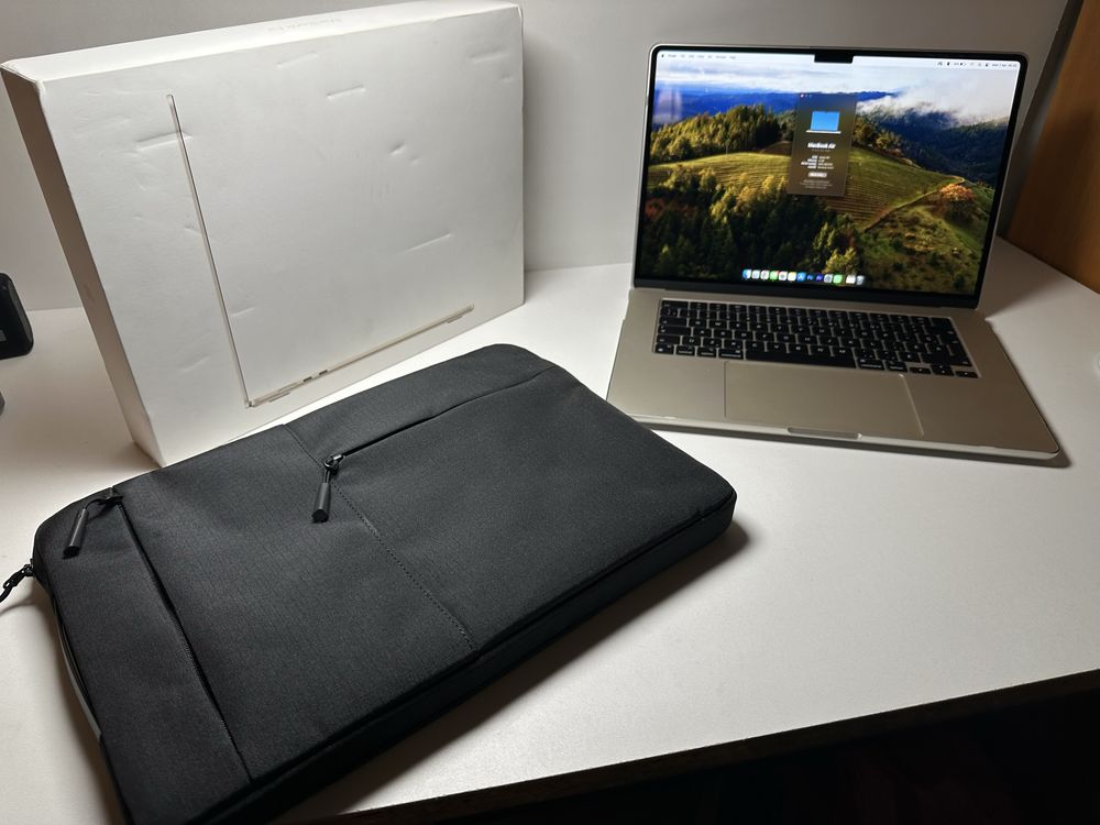 MacBook Air 15 inch M2 256GB 17 cicluri incarcare pachet sleeve+geanta