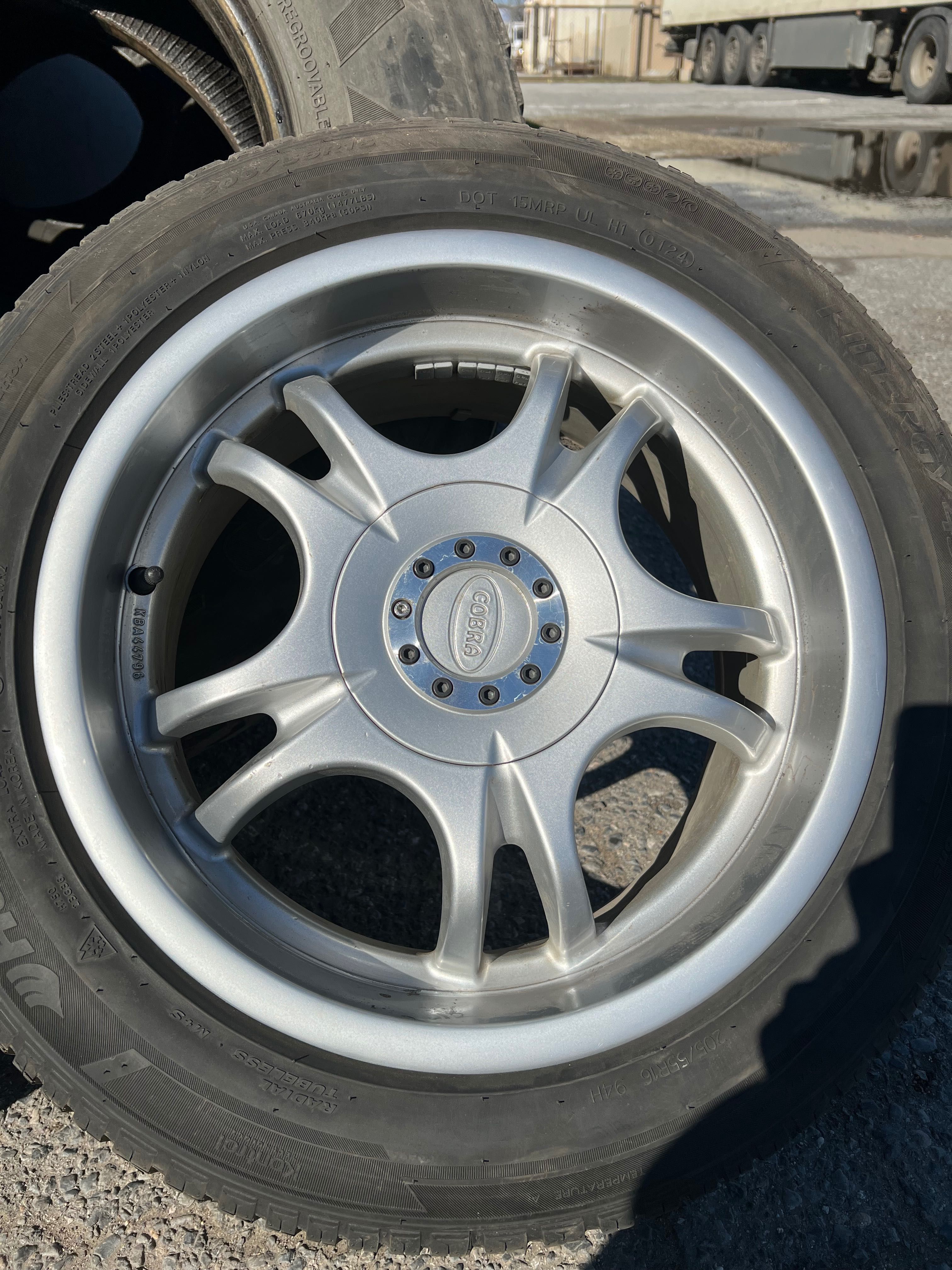 Джанти oz cobra 16цола на два размера . С гумите Hankook all season
