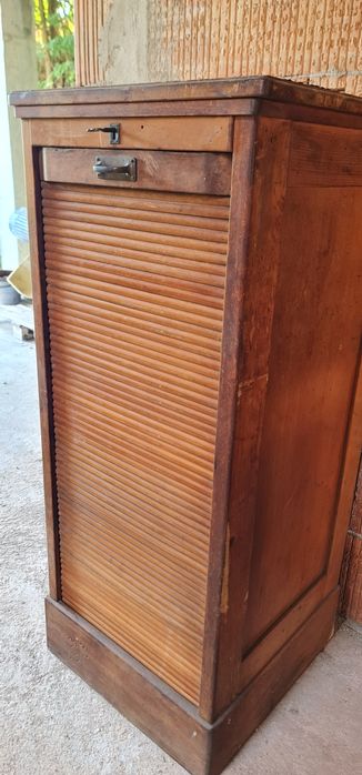 Raft-etajera din lemn-vechi. Antic.Diverse