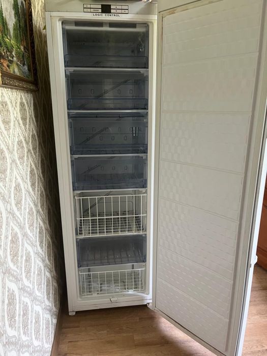 Продам морозильную камеру