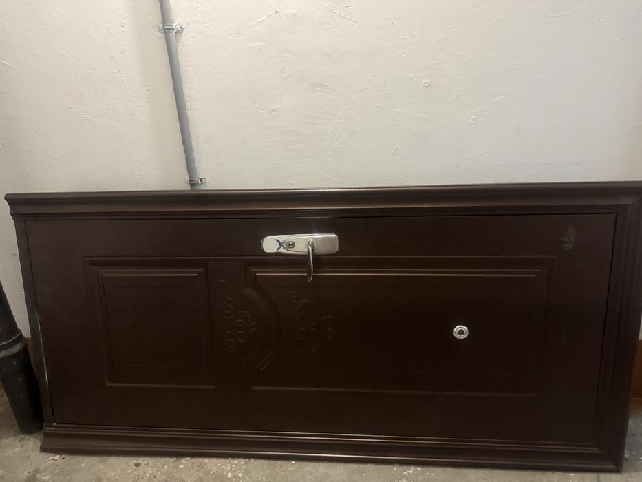 Продам входную дверь б/у