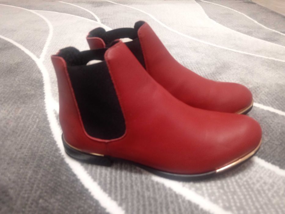 Ghete bordo piele naturală, preț negociabil