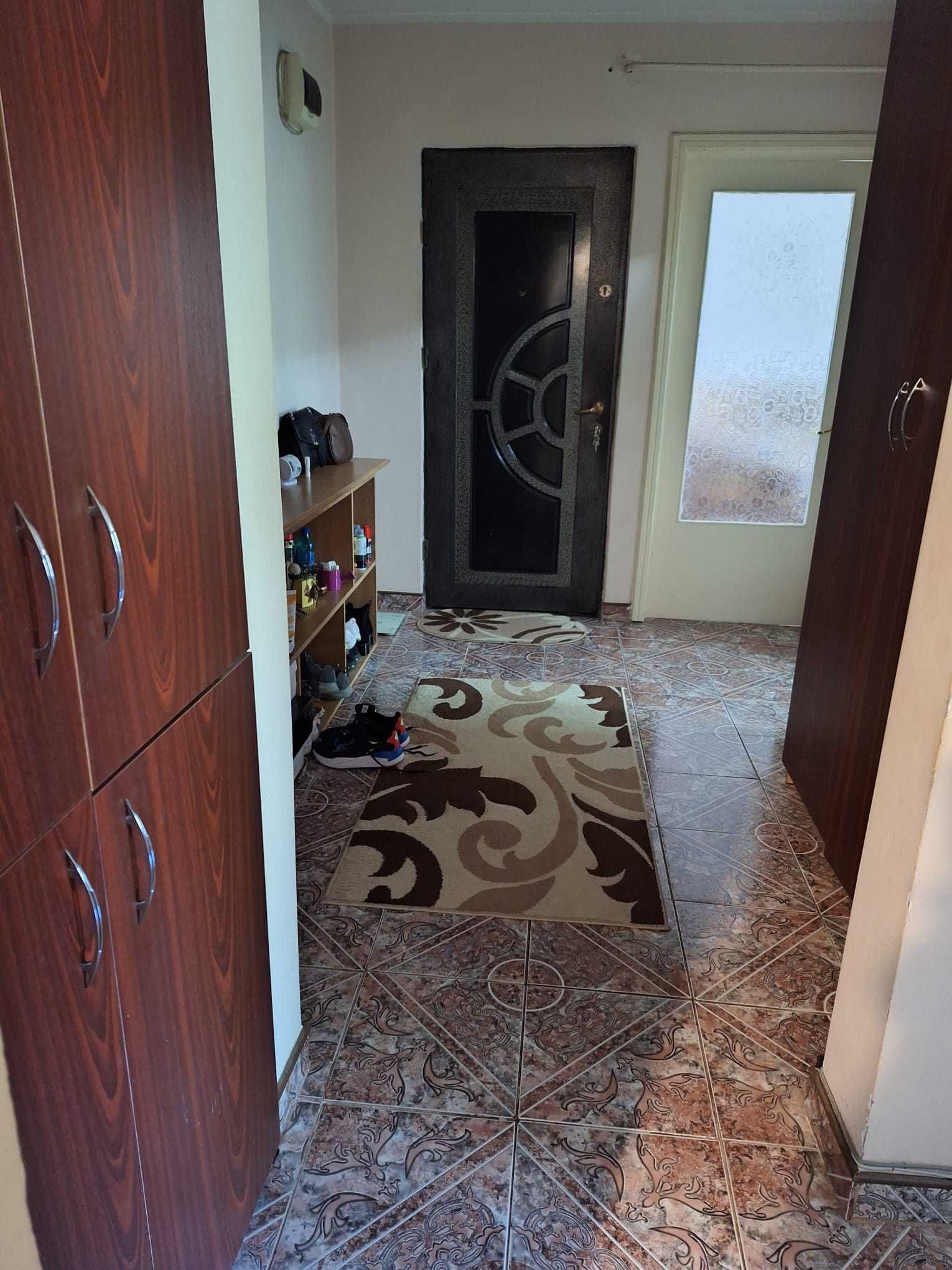 apartament 2 camere decomandat obcini  langa scoala gen nr 9 Suceava