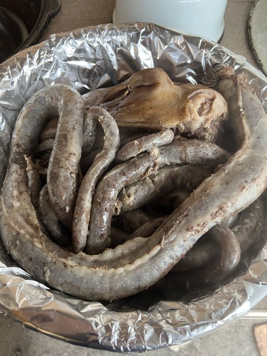 Эҳсонлик қилиш учун қўчқорлар, қассоб хизмати