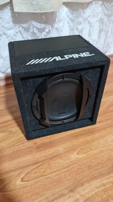 Vând subwoofer Alpine