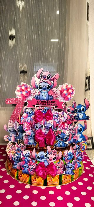 Tort din dulciuri ambalate