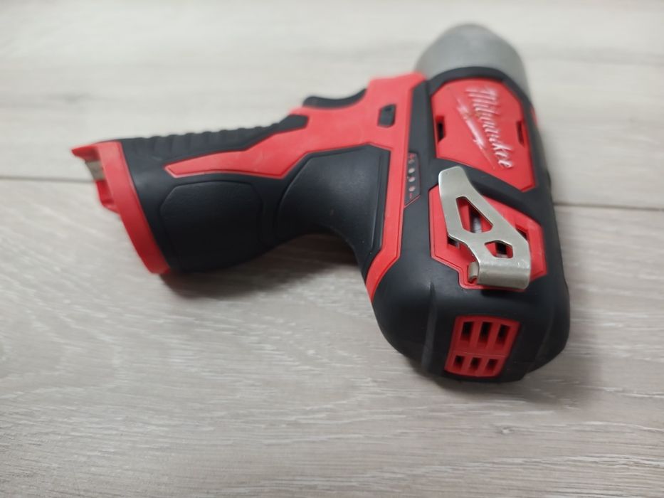 Milwaukee M12 BIW38 pistol cu impact