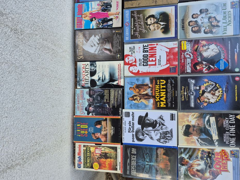 Vând 53 casete video VHS originale colectie de filme din anii 1970-'90