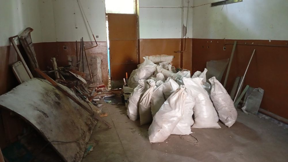 Debarasari apartamente moloz etc.