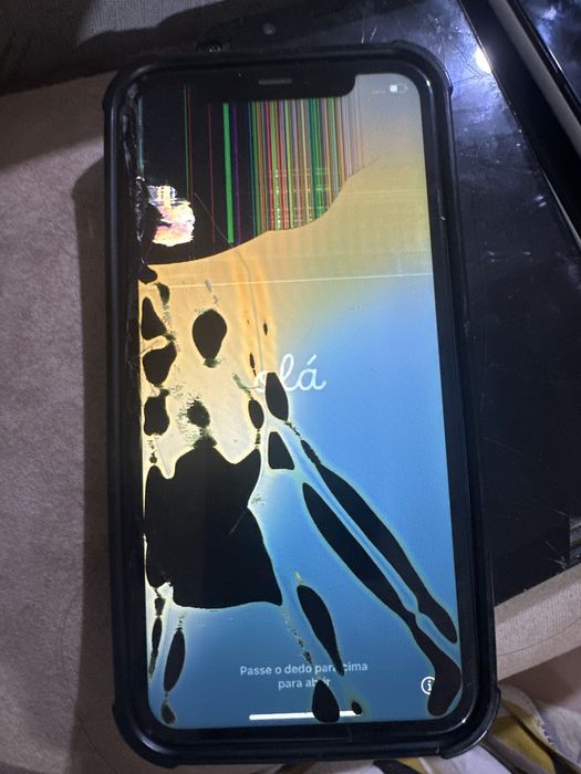 Продам iPhone 11 разбитый экран, батарея 74,