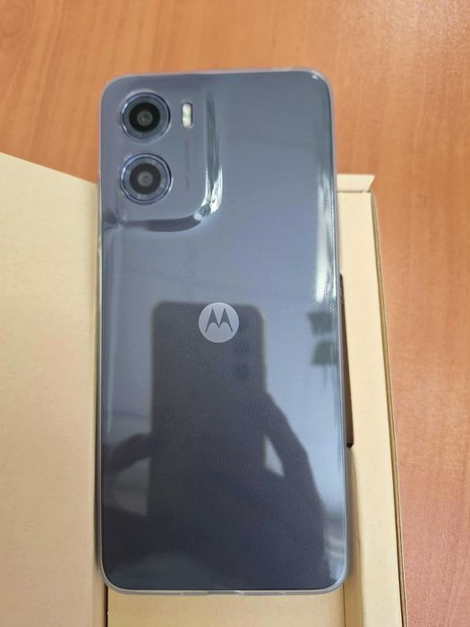 Смартфон Motorola G05 64 GB-НОВ с гаранция и кейс