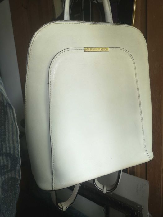 Бяла кожена раничка Tuscany leather дамска чанта употребявана