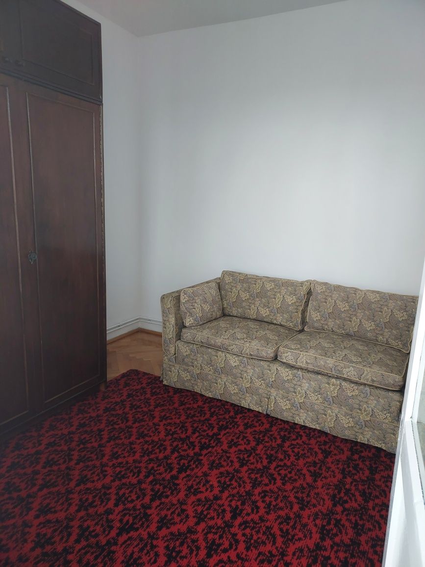Apartament cu 3 camere de inchiriat