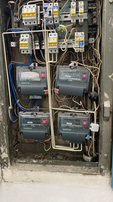 Услуги электрика сантехника