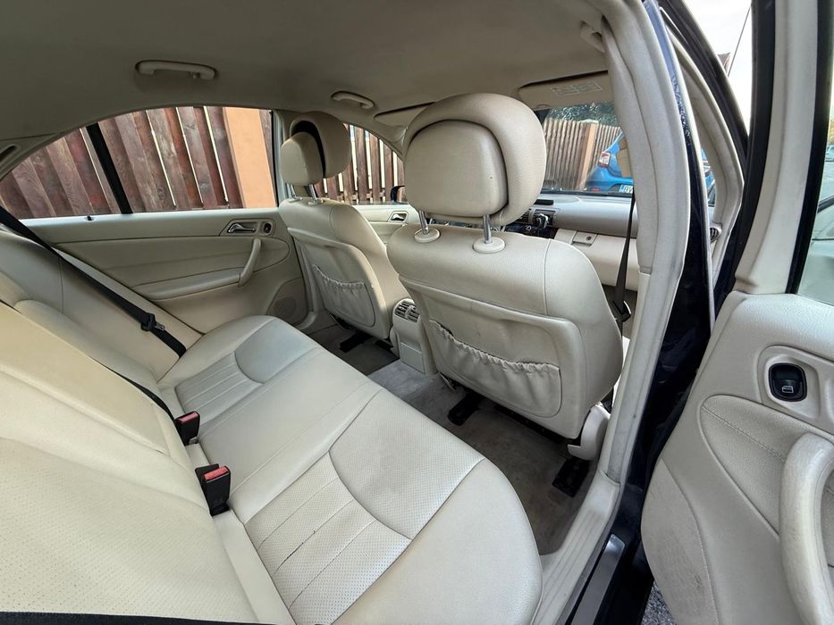 Vând Mercedes Benz C class 2007