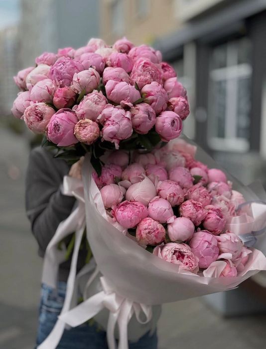 Пионы голландские, розы, хризантемы