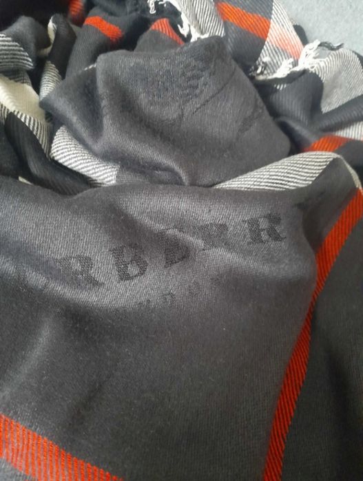 Esarfa/sal Burberry, casmir-matase,450 lei