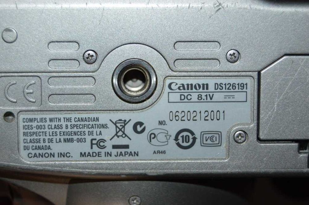 Foto DSLR Canon EOS Rebel XS 1000D obiectiv Canon EF 18-55 citeste tot